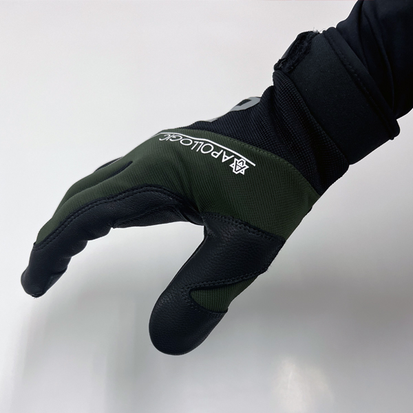 “ハンドルを握る手の状態に最適化された3D立体裁断”