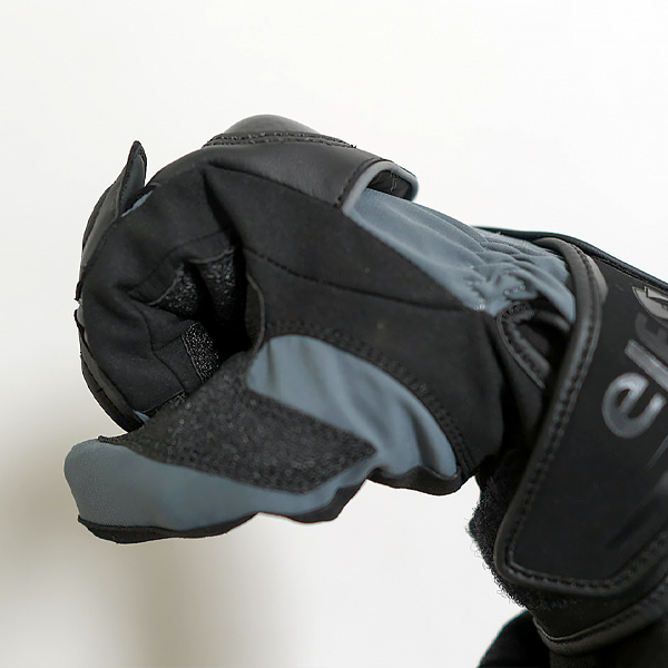 “新設計のフローティング仕様で圧迫感の軽減と通気性を大幅に向上”