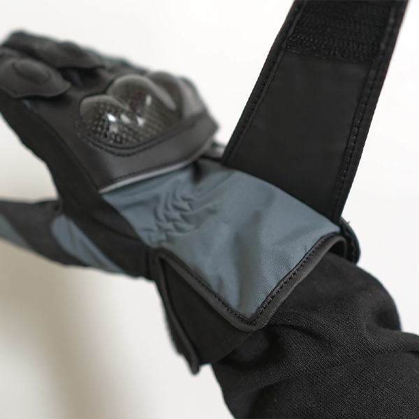 “手首アジャストフラップ”