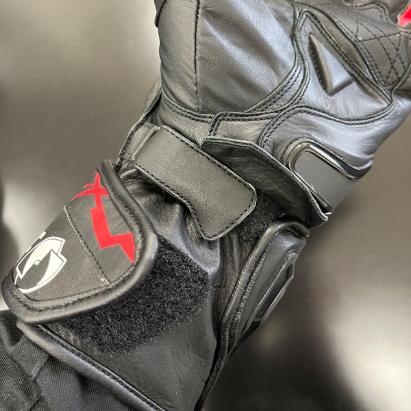 “大型リストフラップと手首アジャストベルト”