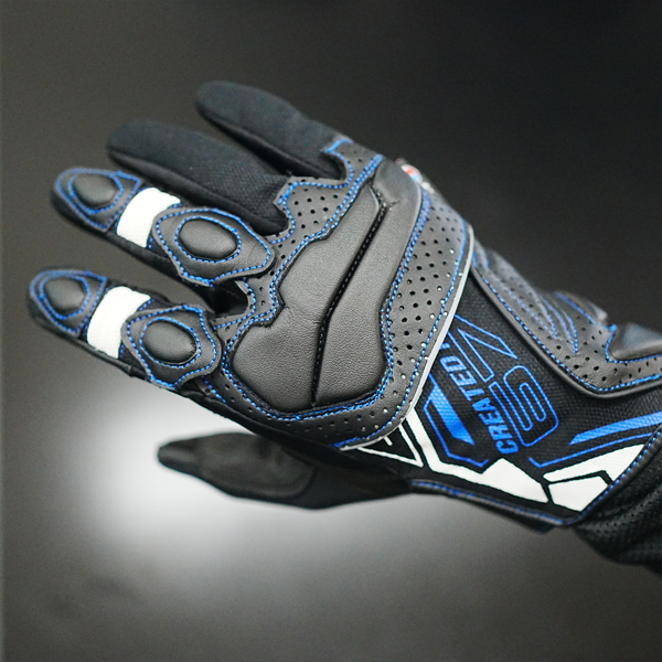 “軽量ウレタン性ナックルパッド”