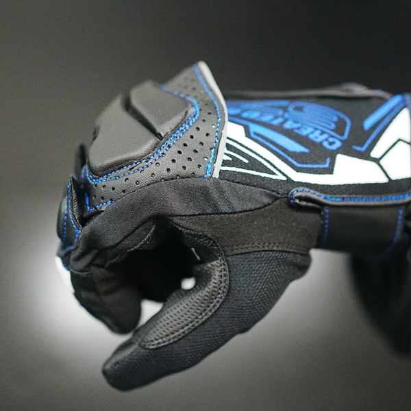 “新設計のフローティング仕様で圧迫感の軽減と通気性を大幅に向上“