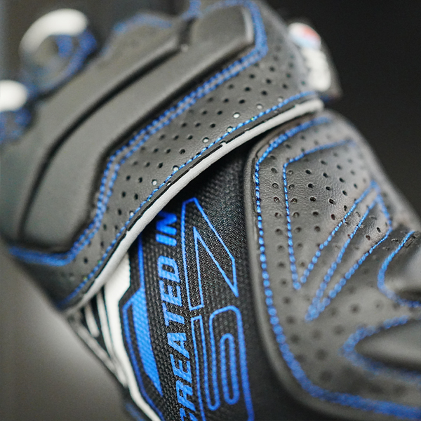 “夜間の視認性を向上するリフレクターパイピング”