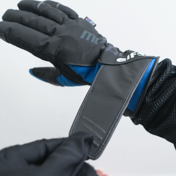 “裾部アジャストフラップ”