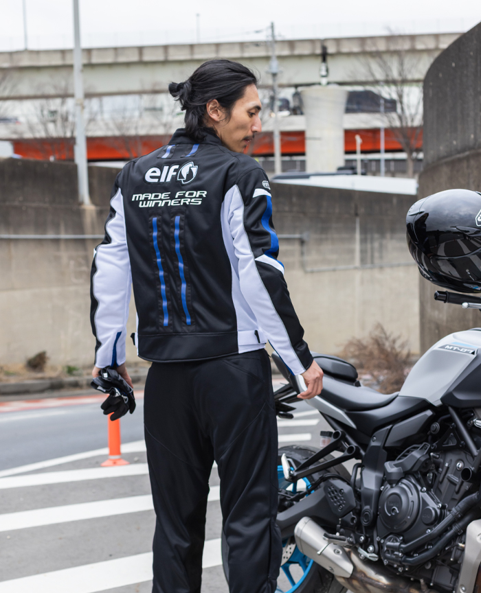 ■バックスタイル　［ブラック＆ブルー］