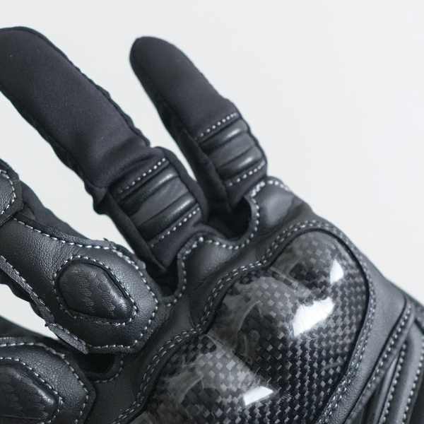 “リフレクター機能を持つ指のシャーリング”