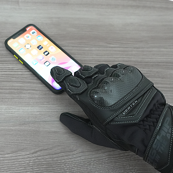 “導電生地でスマホ対応（親指側面、人差し指側面）”