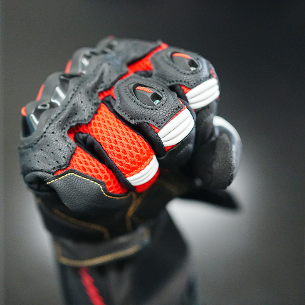 “指シャーリングとプロテクションパーツ”