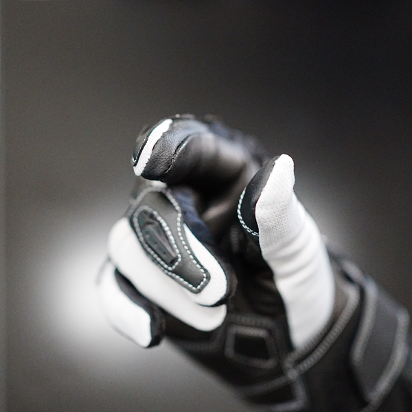 “導電生地でスマホ対応（親指、人差し指）”