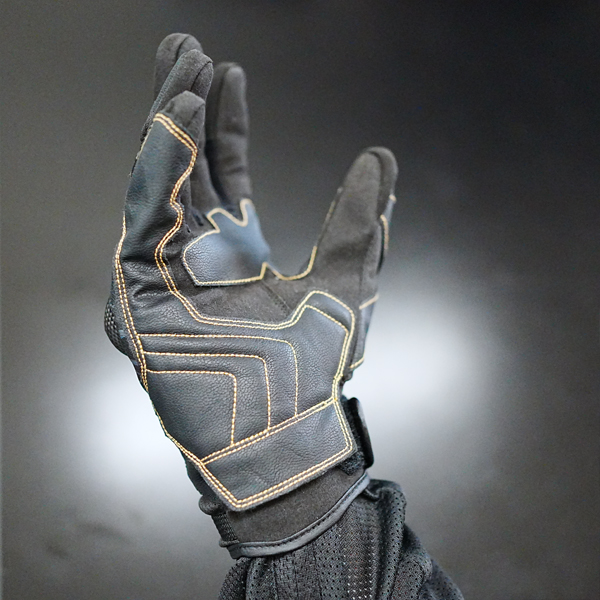 “掌側の補強生地”