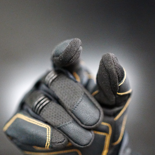 “導電生地でスマホ対応（親指、人差し指）”