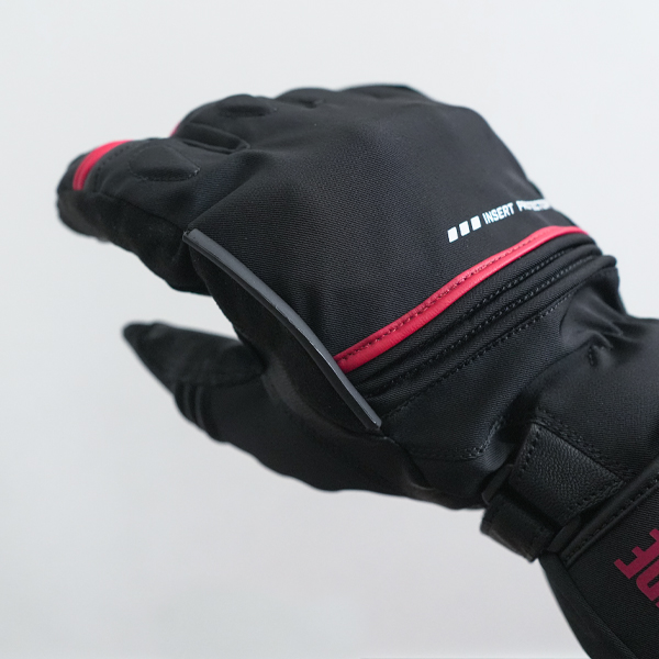 “雨天時に役立つワイパーを装備”