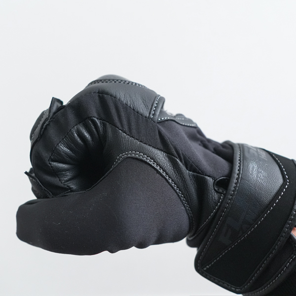 “新設計のフローティング仕様で圧迫感の軽減と通気性を大幅に向上”