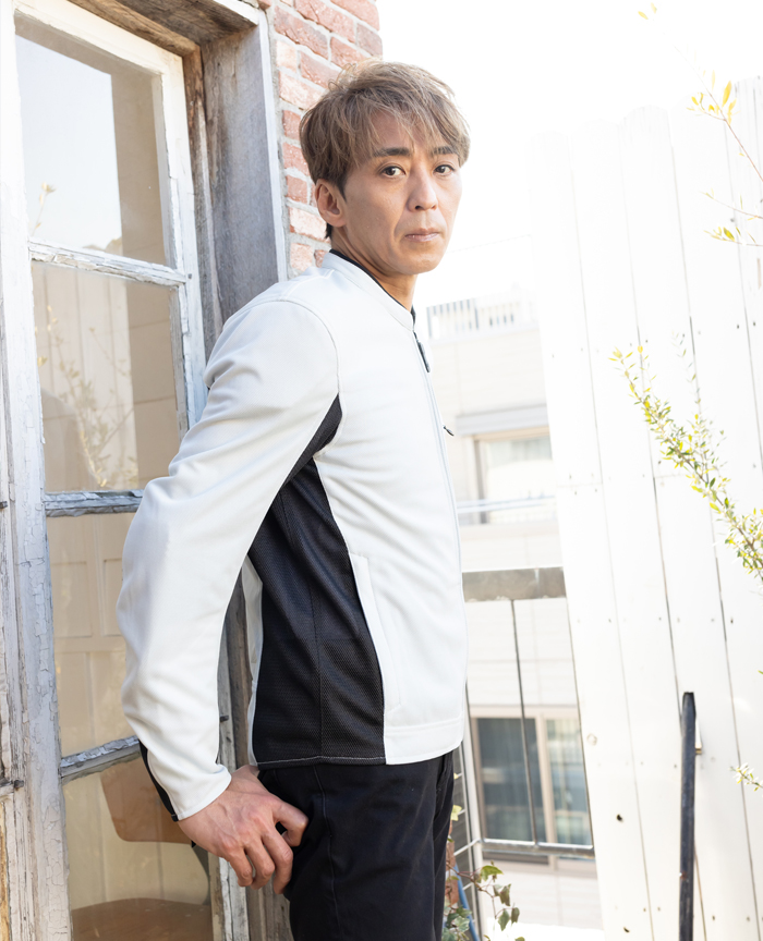 ■バックスタイル　［ホワイト］　身長178cm　体重59kg　着用サイズL