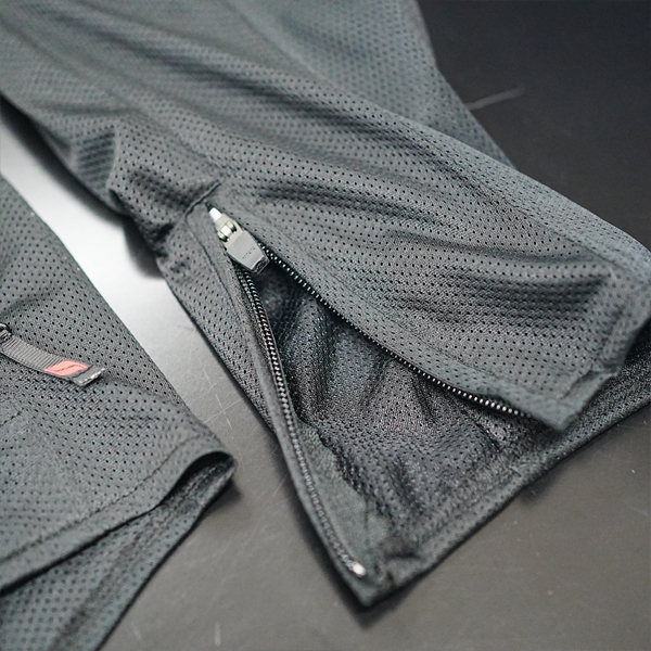 “袖口ファスナー”