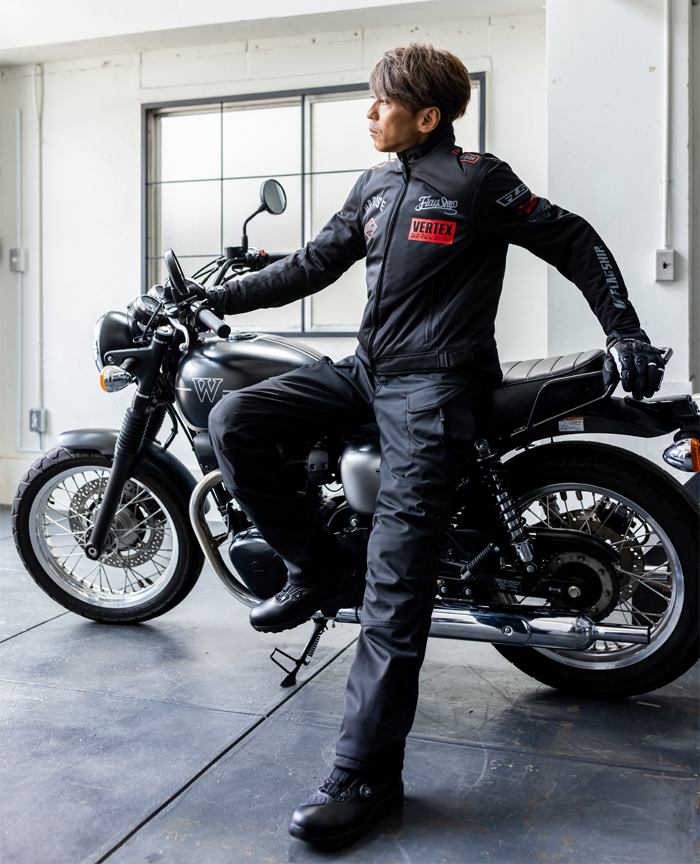 ［チャコールグレー］　