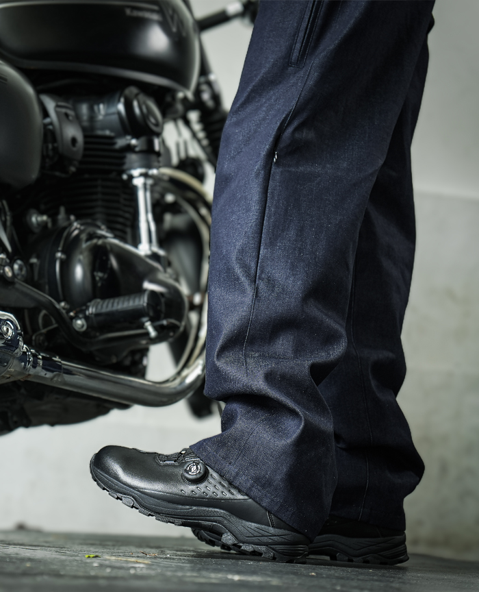 膝プロテクター便利な外から挿入できる仕様