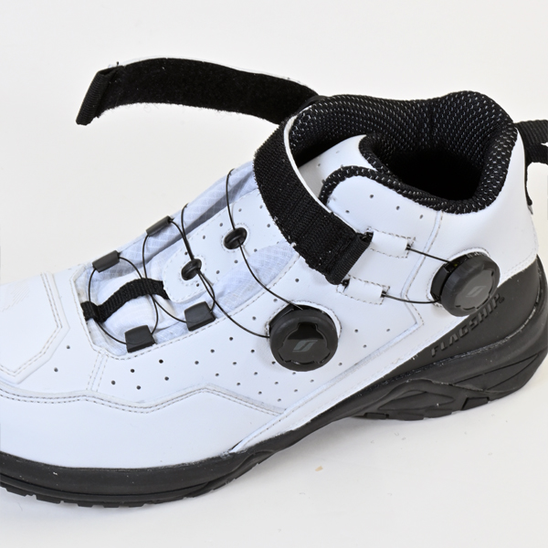 “ダイヤルの他、ベルトでも調整可能“