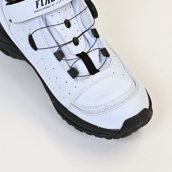 “左足にシフトガード装備”