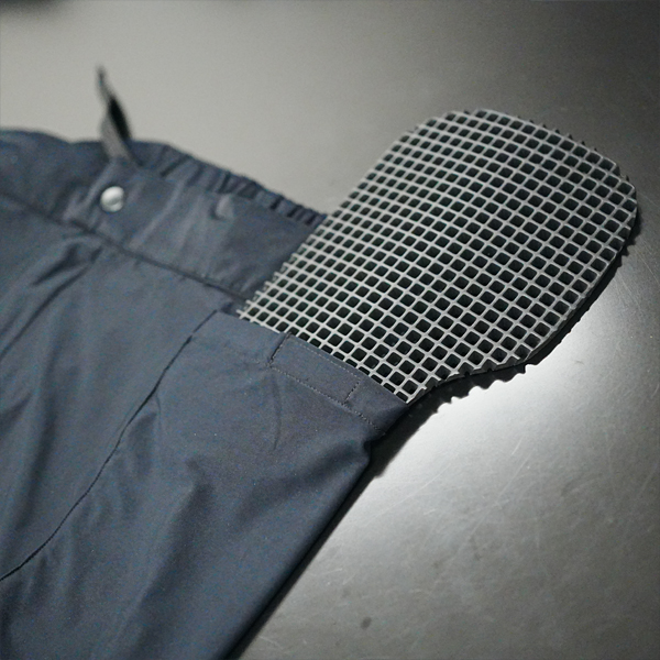 “腰のプロテクターも着脱可能“